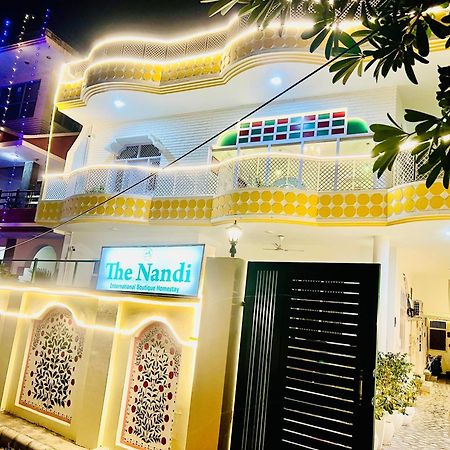 The Nandi International Boutique Homestay Варанаси Екстериор снимка