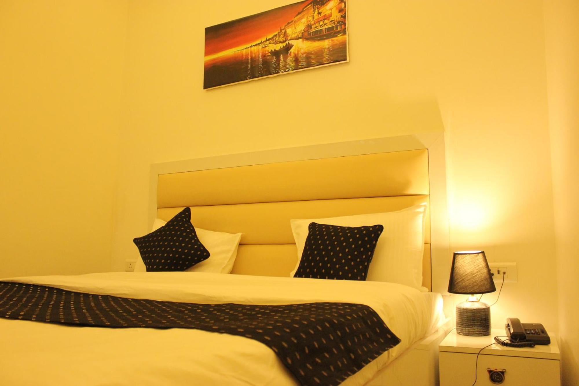 The Nandi International Boutique Homestay Варанаси Екстериор снимка