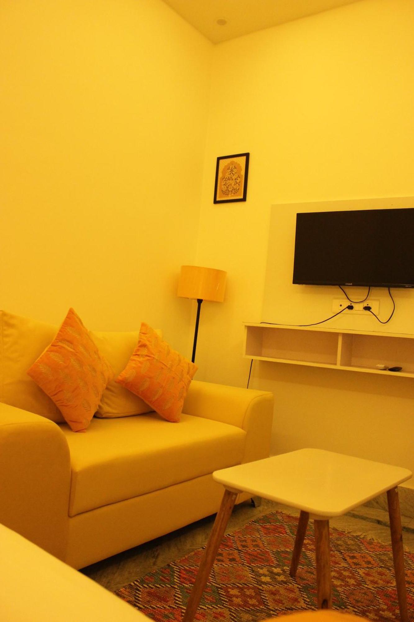 The Nandi International Boutique Homestay Варанаси Екстериор снимка