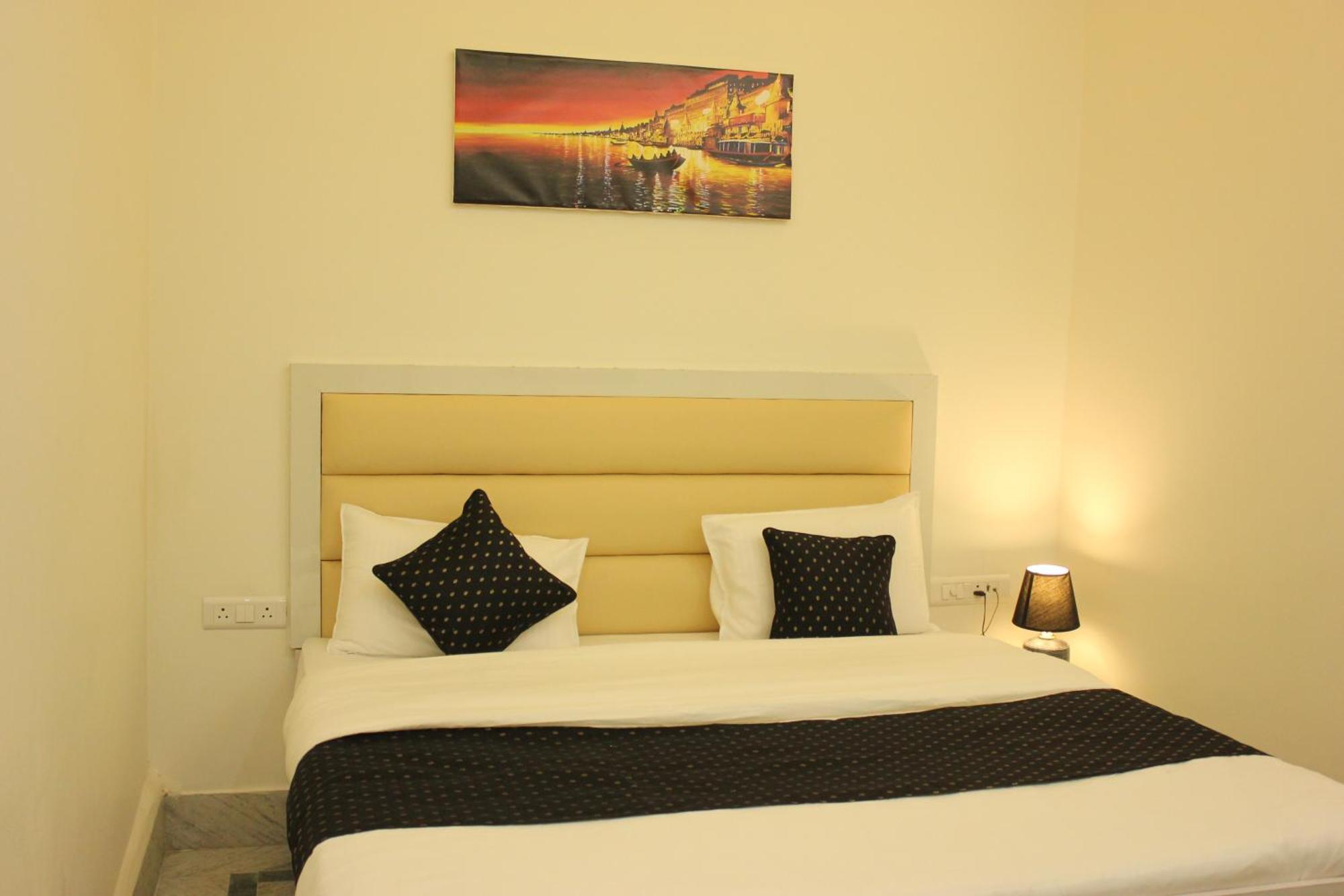 The Nandi International Boutique Homestay Варанаси Екстериор снимка