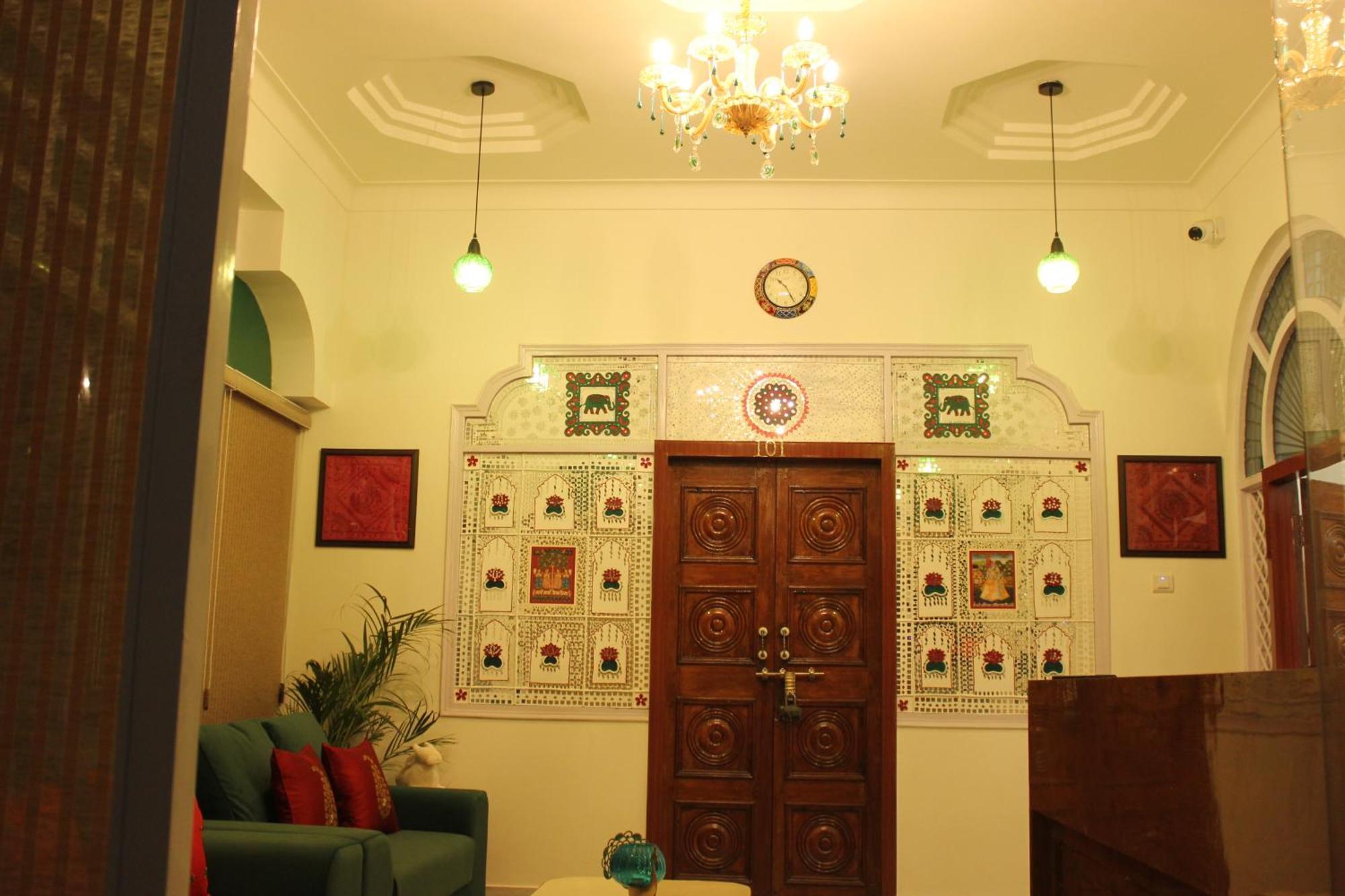 The Nandi International Boutique Homestay Варанаси Екстериор снимка