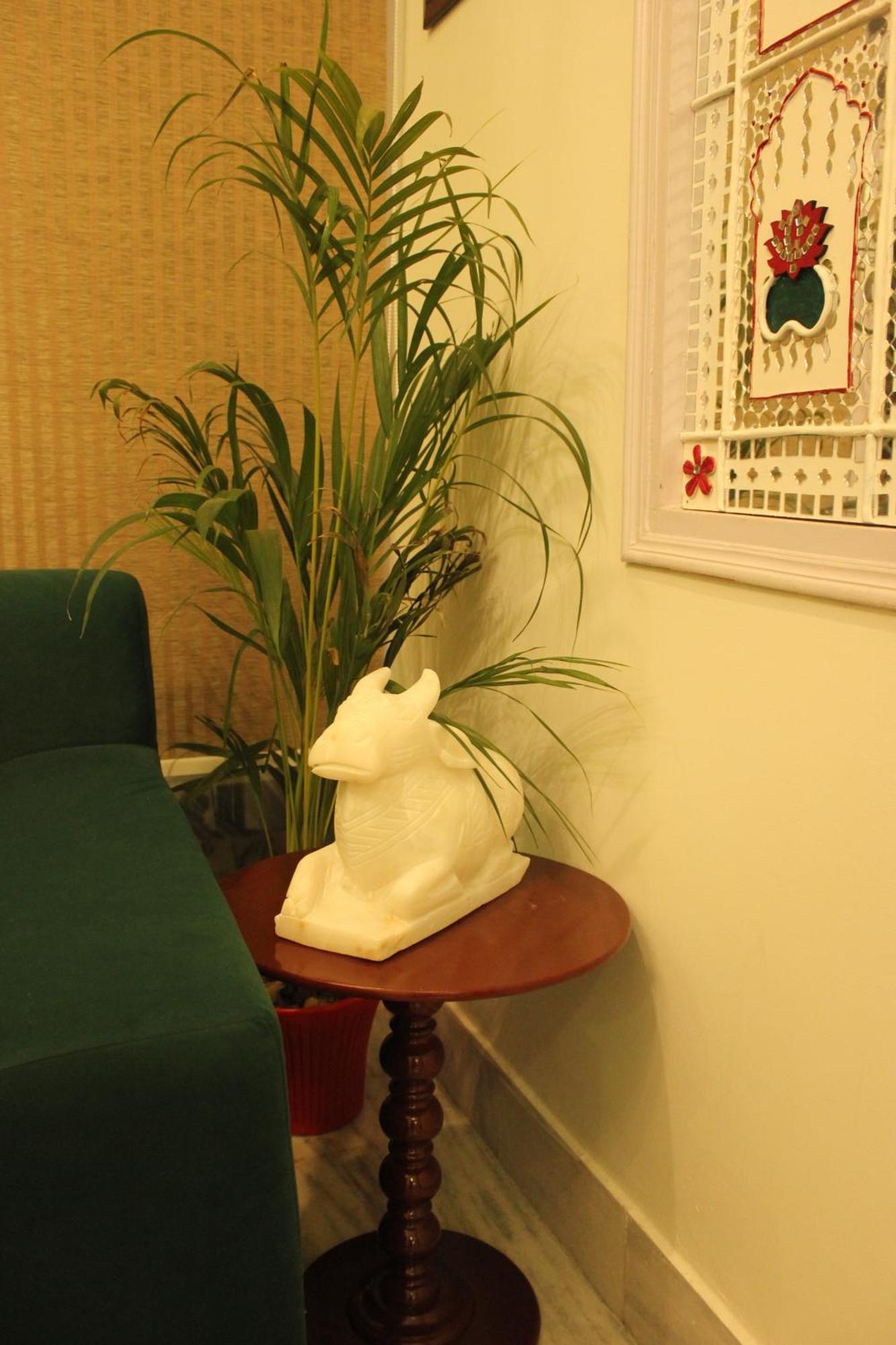 The Nandi International Boutique Homestay Варанаси Екстериор снимка