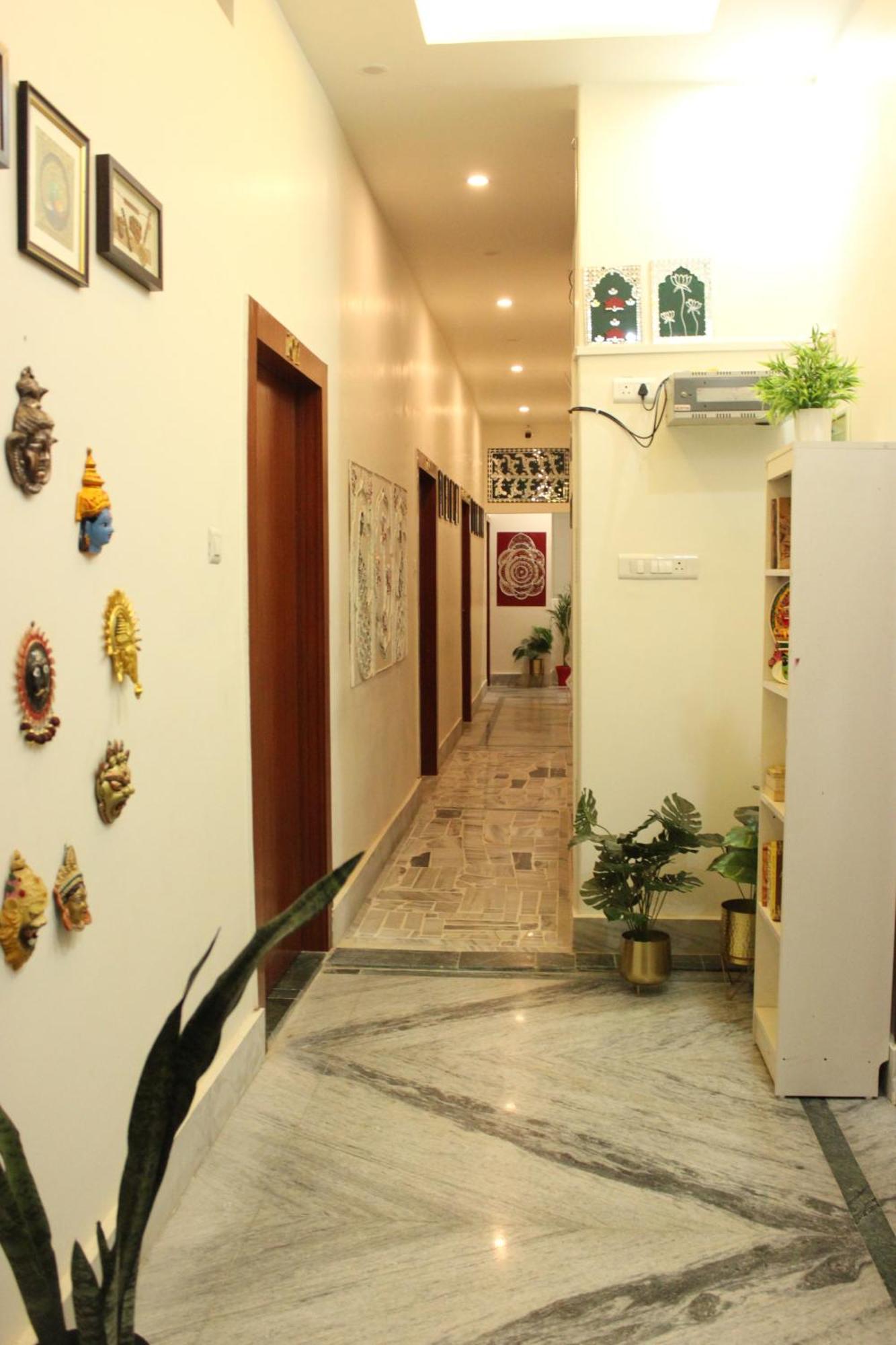 The Nandi International Boutique Homestay Варанаси Екстериор снимка