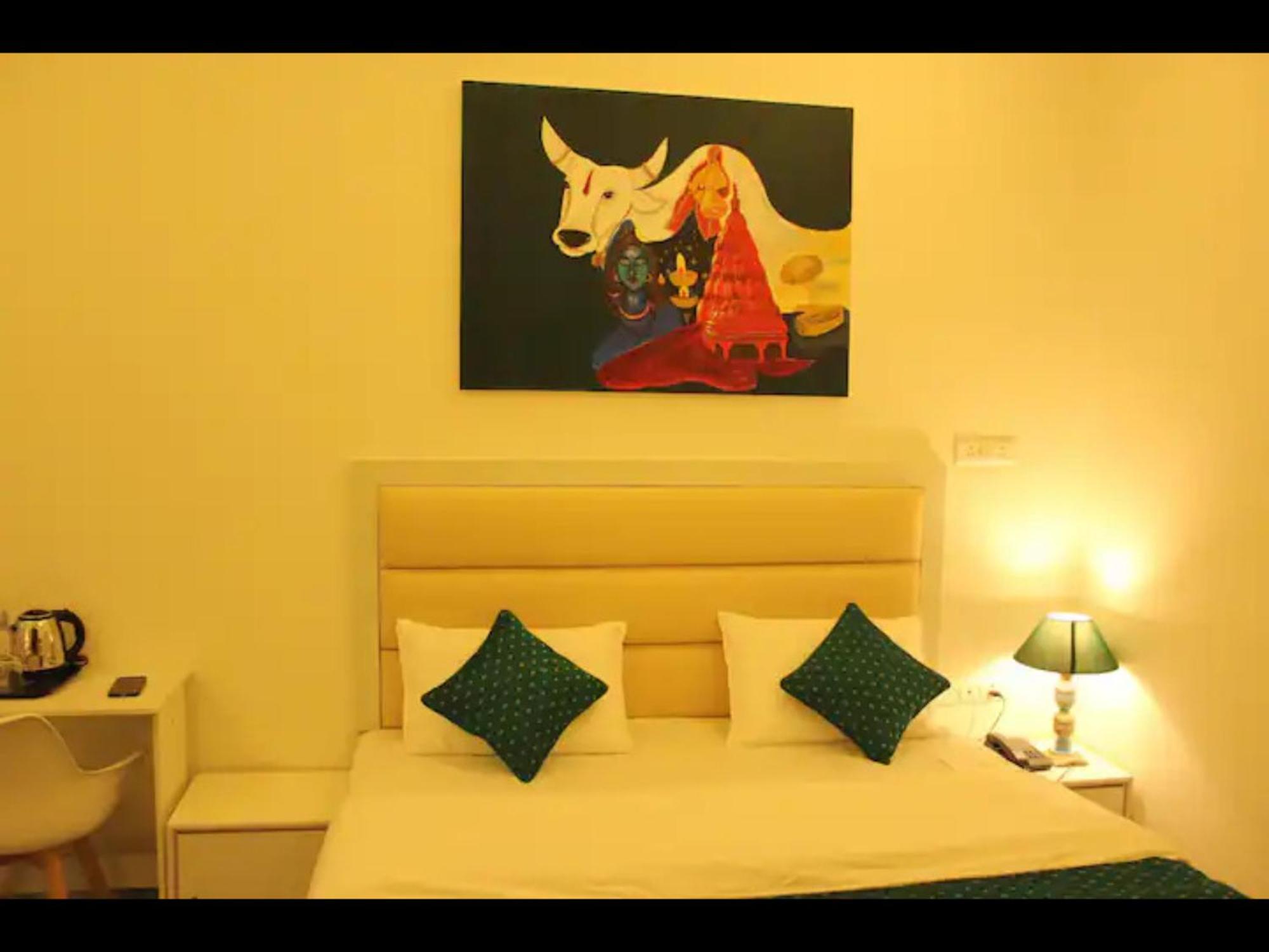 The Nandi International Boutique Homestay Варанаси Екстериор снимка