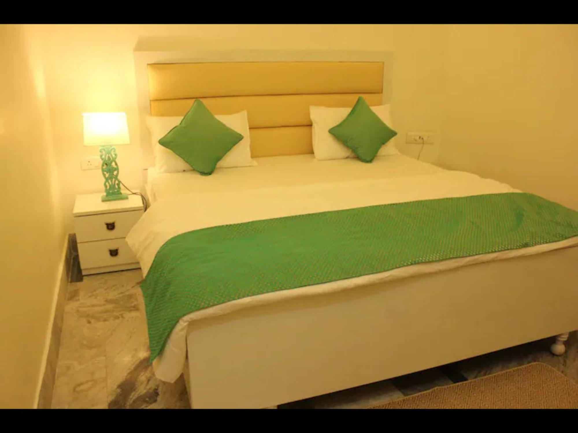 The Nandi International Boutique Homestay Варанаси Екстериор снимка
