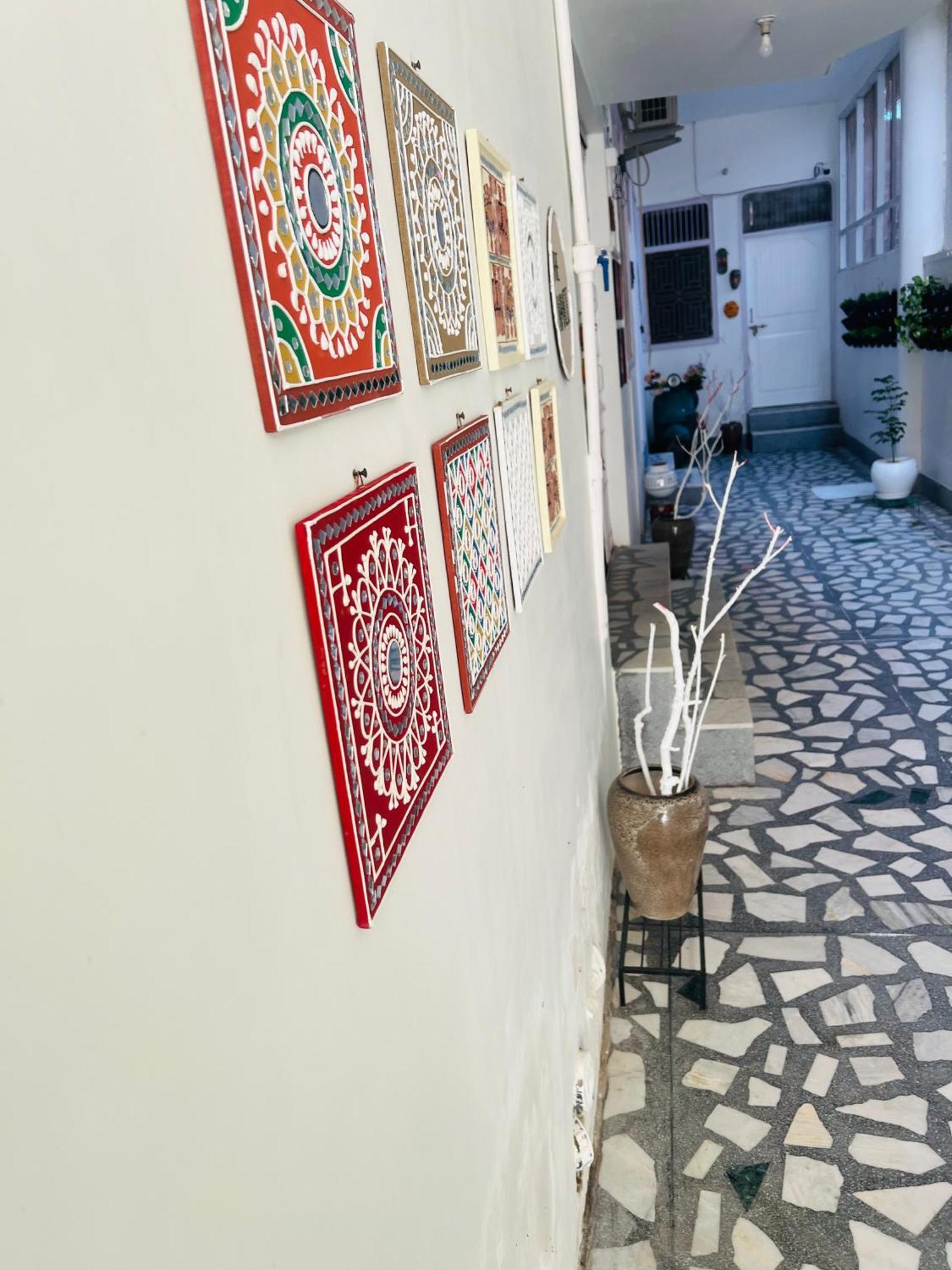 The Nandi International Boutique Homestay Варанаси Екстериор снимка
