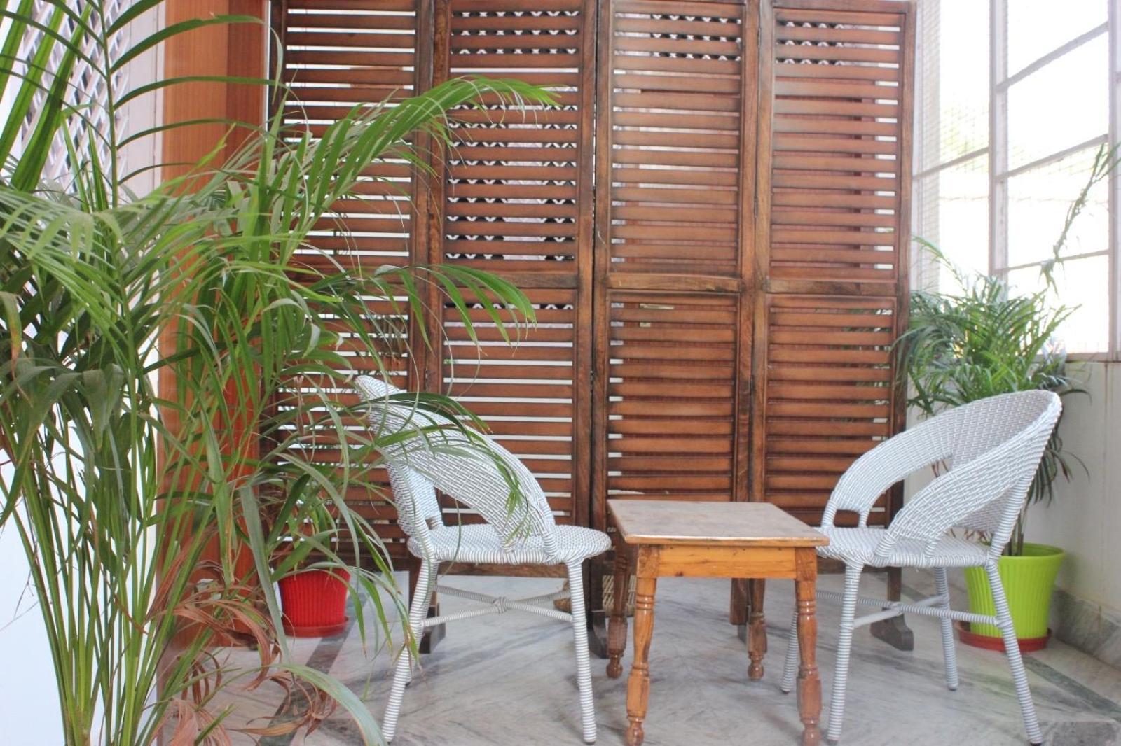 The Nandi International Boutique Homestay Варанаси Екстериор снимка
