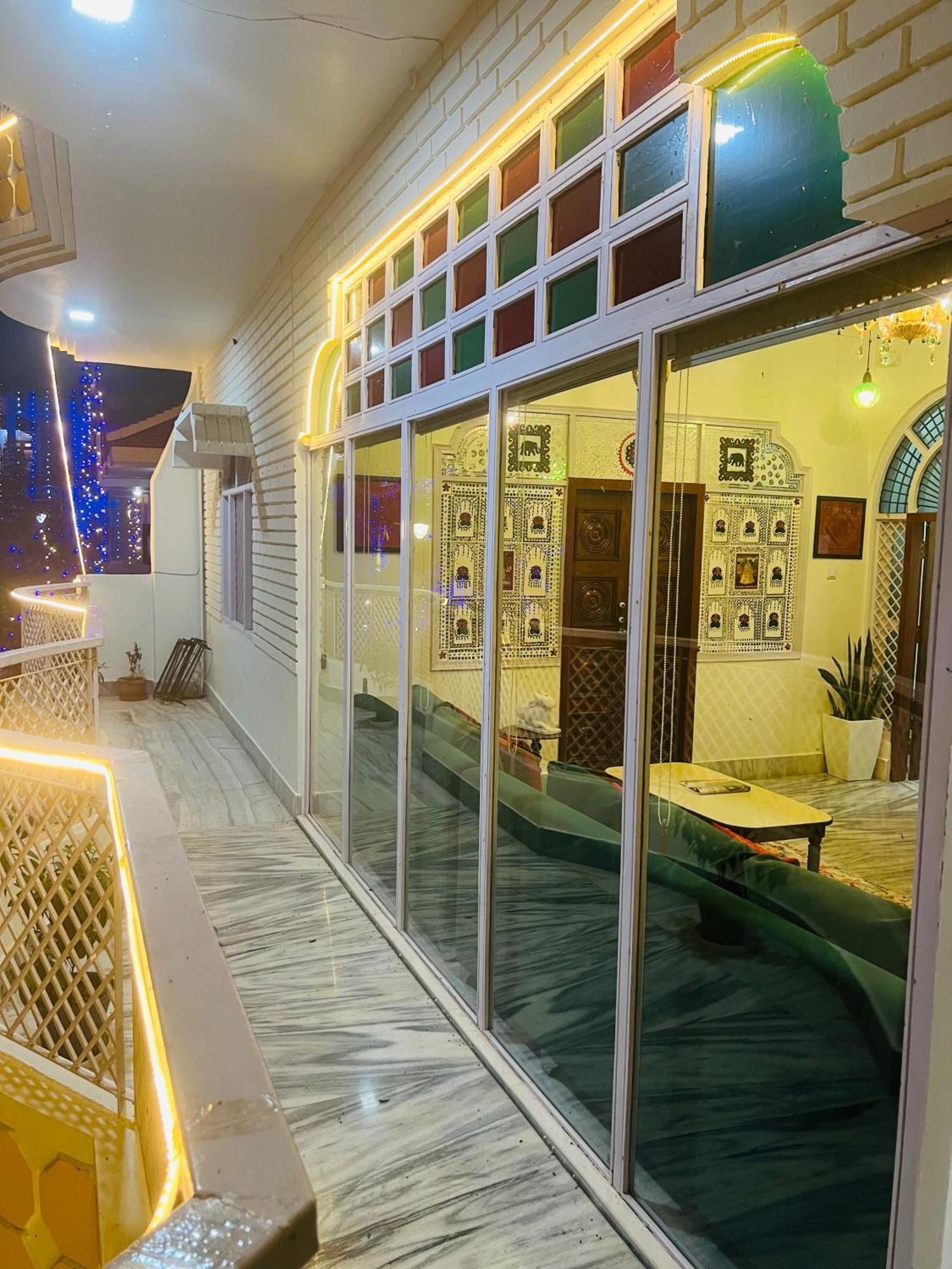 The Nandi International Boutique Homestay Варанаси Екстериор снимка