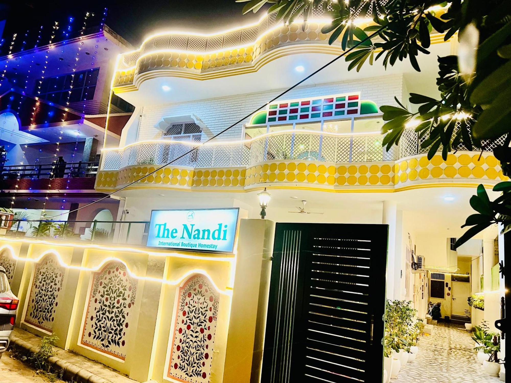 The Nandi International Boutique Homestay Варанаси Екстериор снимка